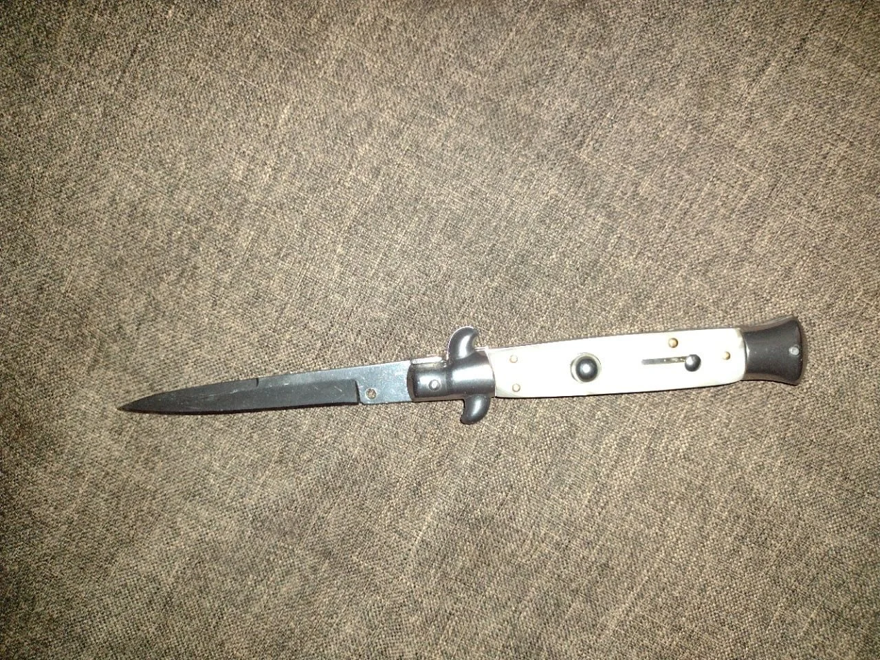 Italian Stiletto Switchblade Image Review 100